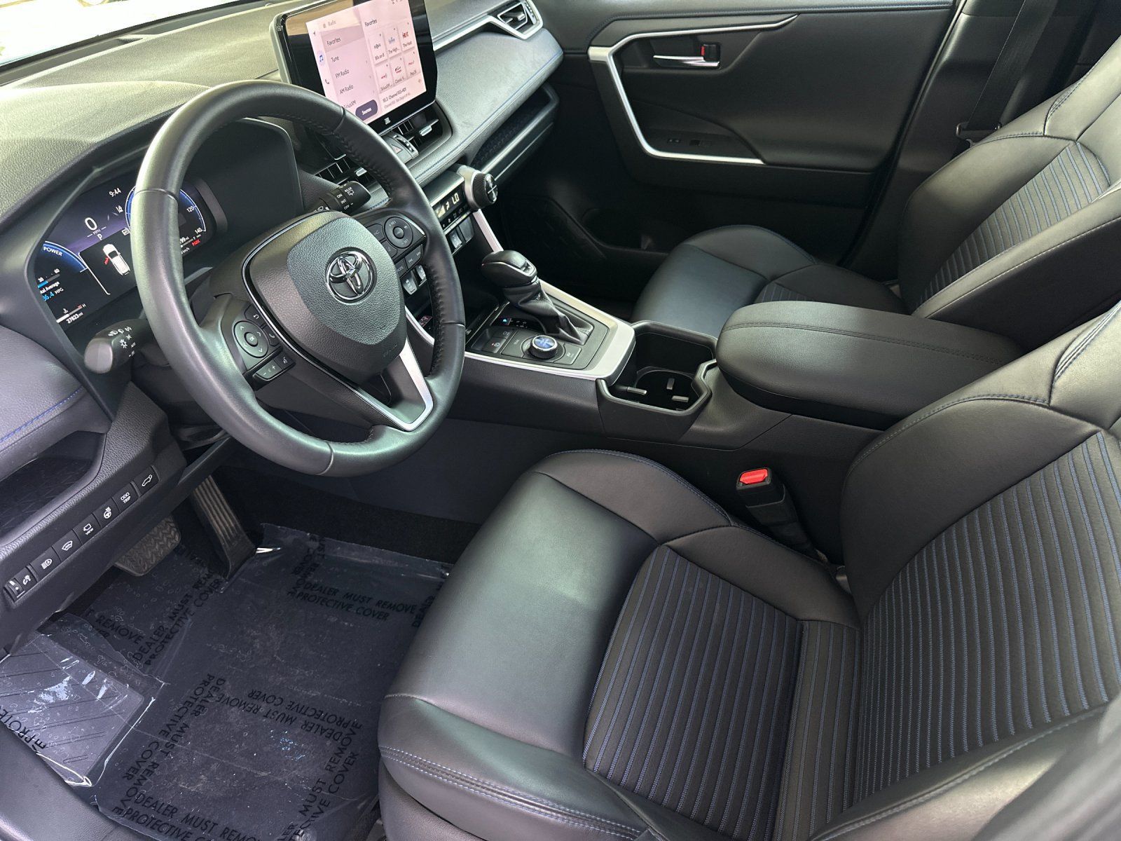 Used 2025 Toyota RAV4 XSE w/ Advanced Technology Package AWD/4WD image 9