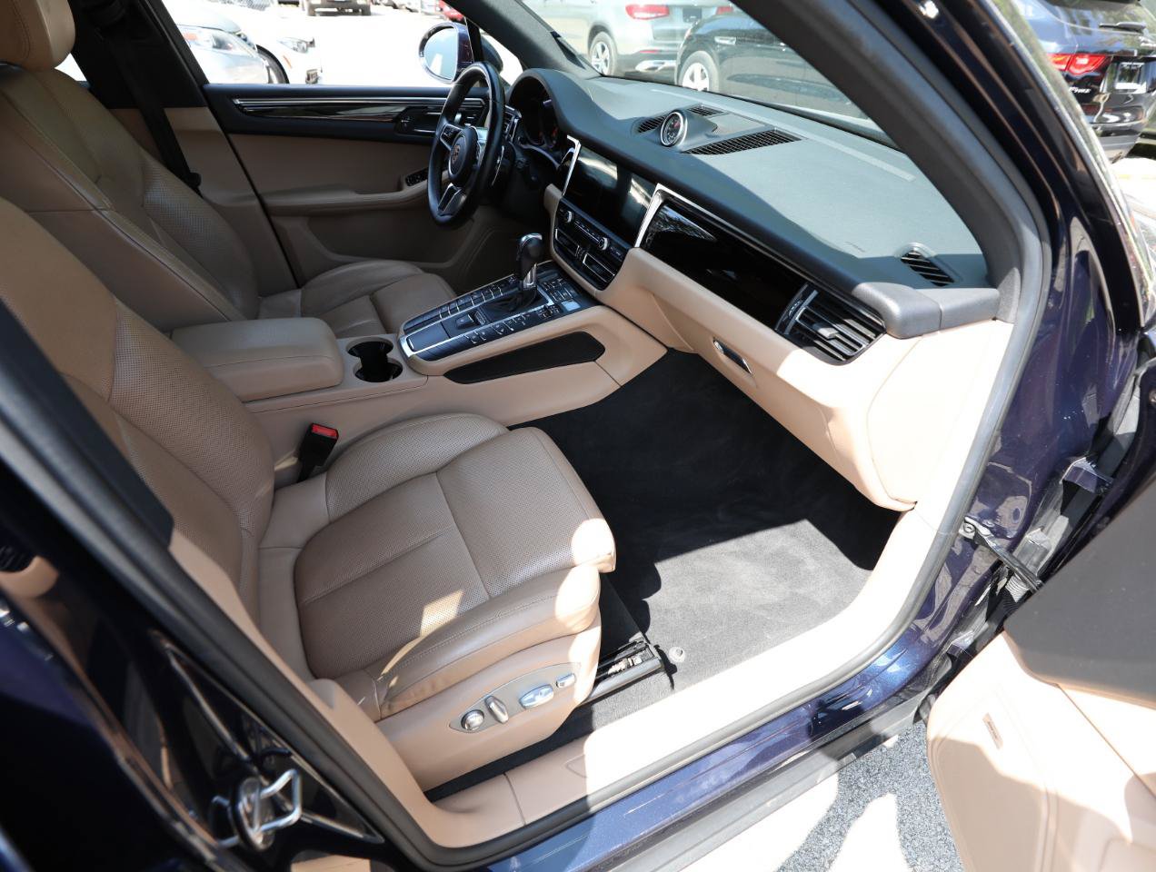 Used 2020 Porsche Macan AWD/4WD image 10