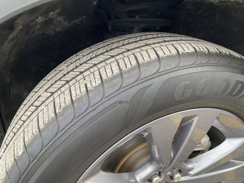 Used 2022 Ford Explorer XLT w/ Equipment Group 202A image 38