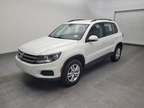 Used 2017 Volkswagen Tiguan S image 2