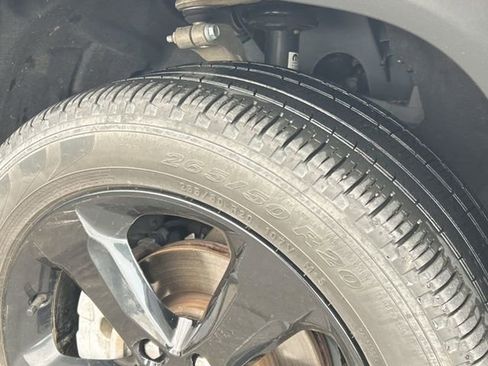 Used 2024 Jeep Grand Cherokee Limited w/ Black Appearance Package image 16