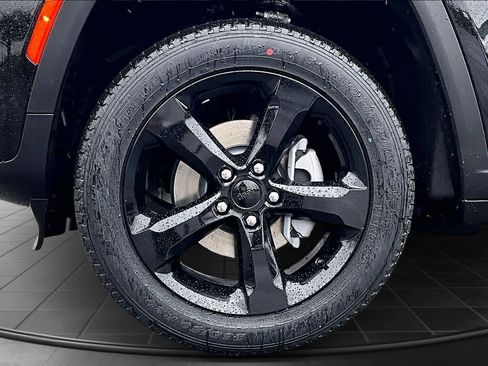 New 2026 Jeep Grand Cherokee Limited image 8