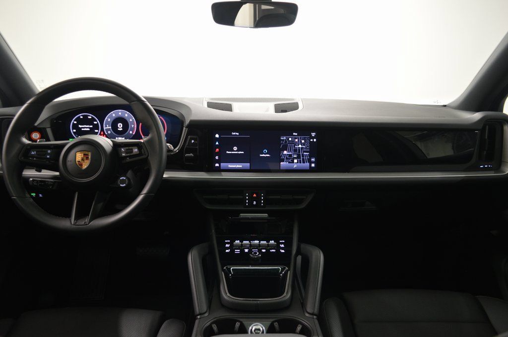 Certified 2025 Porsche Cayenne AWD/4WD image 37