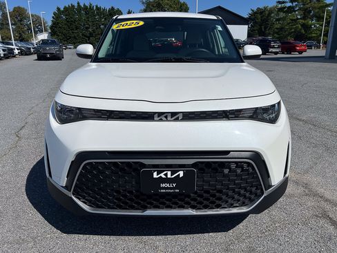Used 2025 Kia Soul LX w/ LX Technology Package FWD image 10