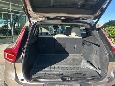 Used 2024 Volvo XC40 B5 Ultimate w/ Protection Package Premier image 9