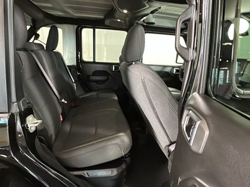Used 2024 Jeep Wrangler Unlimited w/ Convenience Group AWD/4WD image 31