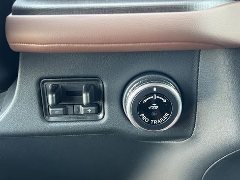 New 2025 Lincoln Navigator Reserve image 21