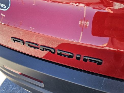 Certified 2023 GMC Acadia SLE w/ Driver Convenience Package image 10