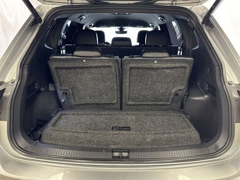 Used 2022 Volkswagen Tiguan SE R-Line image 23