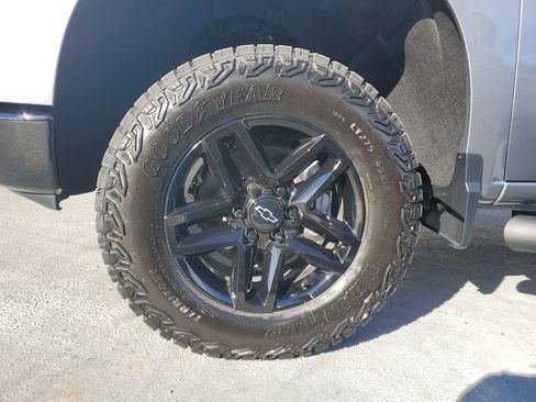 New 2026 Chevrolet Silverado 1500 Custom Trail Boss w/ LPO, Dark Essentials Package AWD/4WD image 6
