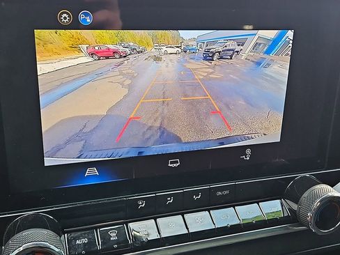 Used 2025 Chevrolet Colorado Trail Boss image 19