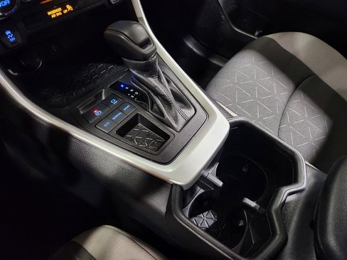 Used 2022 Toyota RAV4 XLE image 39