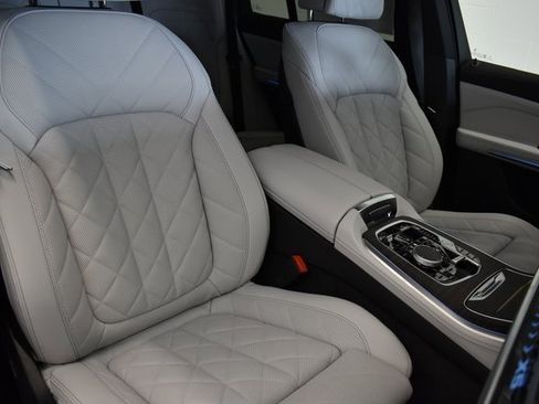 New 2026 BMW X5 xDrive50e image 6