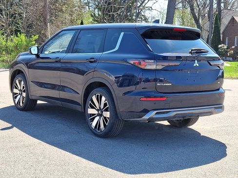 New 2026 Mitsubishi Outlander SE AWD/4WD image 3