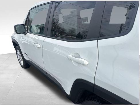 Used 2023 Jeep Renegade Latitude image 28