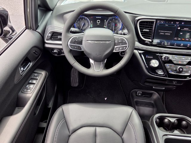 New 2027 Chrysler Pacifica Select FWD image 14