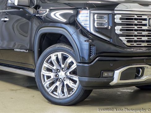 Used 2022 GMC Sierra 1500 Denali w/ Technology Package AWD/4WD image 4