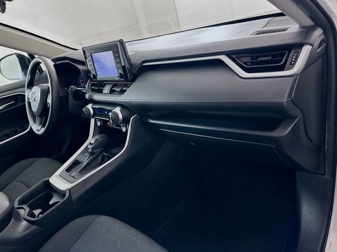 Used 2020 Toyota RAV4 XLE w/ Convenience Package FWD image 29