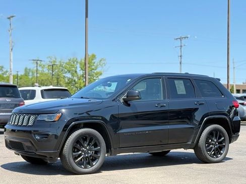 Used 2020 Jeep Grand Cherokee Altitude AWD/4WD image 34
