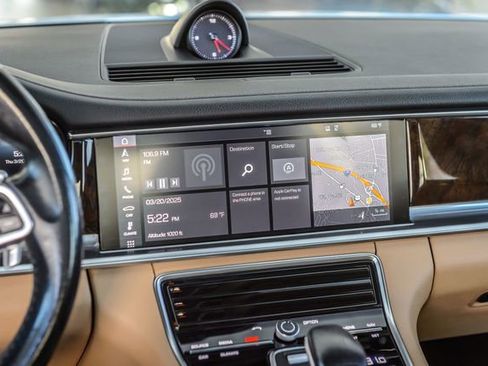 Used 2018 Porsche Panamera image 30