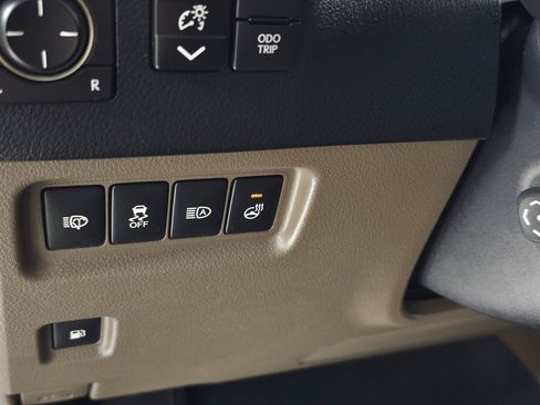 Used 2023 Lexus GX 460 Premium w/ Premium Package AWD/4WD image 16