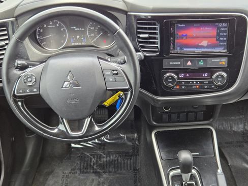 Used 2017 Mitsubishi Outlander ES FWD image 24