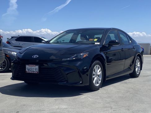 Used 2026 Toyota Camry LE w/ Convenience Package FWD image 6