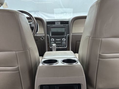 Used 2017 Lincoln Navigator Select image 36