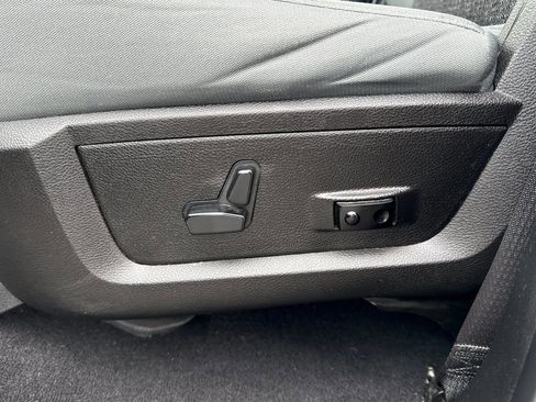 Used 2019 RAM 1500 Classic SLT w/ Luxury Group image 14