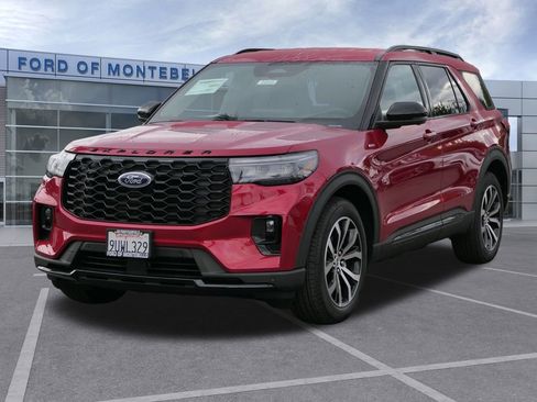 Used 2025 Ford Explorer ST-Line w/ Premium Package image 8