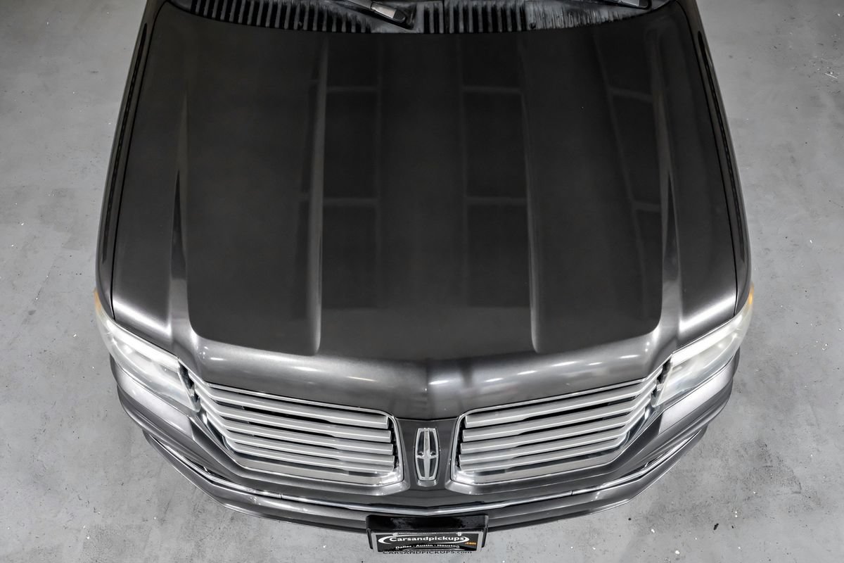 Used 2016 Lincoln Navigator Select RWD image 40