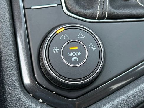 Used 2024 Volkswagen Tiguan SEL R-Line image 42