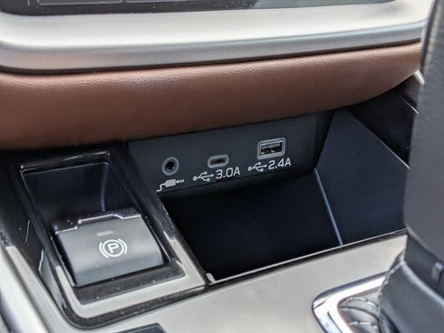 Certified 2025 Subaru Outback Touring XT AWD/4WD image 33