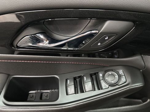 Used 2023 Chevrolet Traverse RS image 19