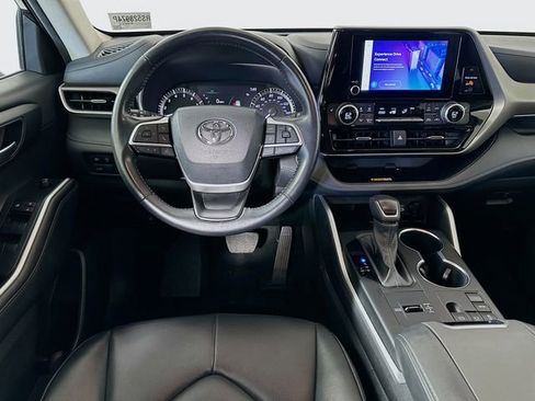 Used 2024 Toyota Highlander XLE image 23