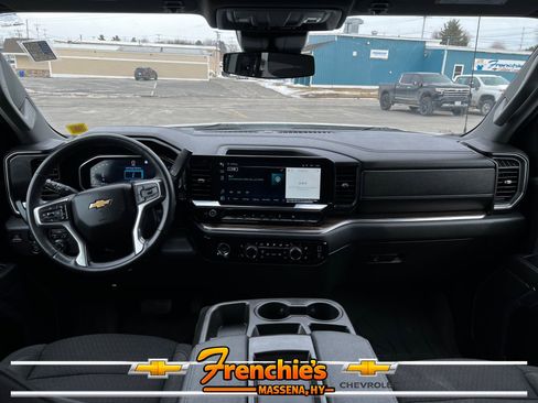 Used 2023 Chevrolet Silverado 1500 LT AWD/4WD image 8
