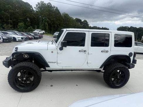 Used 2015 Jeep Wrangler Unlimited Rubicon AWD/4WD image 4