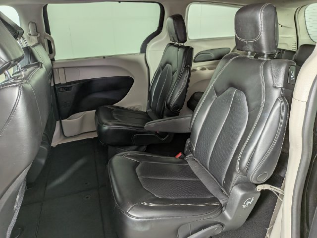Used 2023 Chrysler Pacifica Touring-L FWD image 24