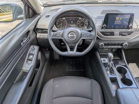 Used 2024 Nissan Altima 2.5 SV FWD image 14