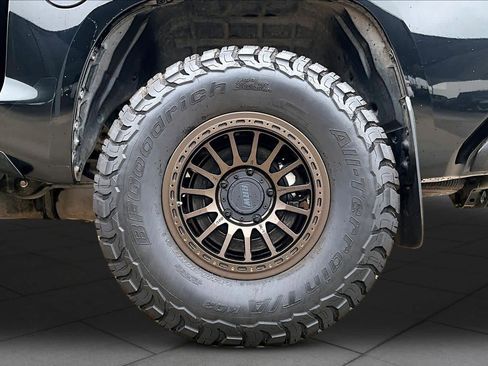 Used 2019 Toyota Tundra SR5 w/ SR5 Upgrade Package AWD/4WD image 11