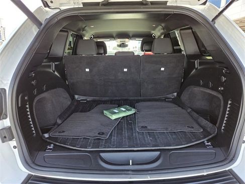 Used 2019 Jeep Grand Cherokee Laredo image 13
