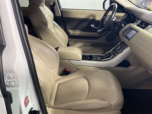 Used 2017 Land Rover Range Rover Evoque SE image 28