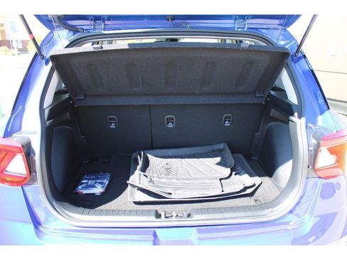 Used 2024 Hyundai Venue Limited image 9