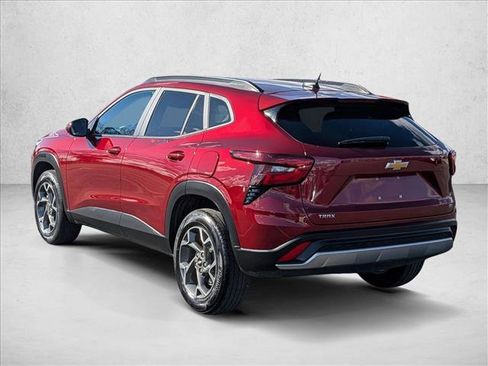 Used 2025 Chevrolet Trax LT image 8