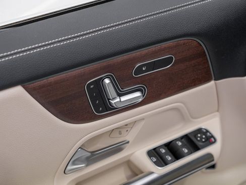 Used 2021 Mercedes-Benz GLA 250 4MATIC image 37