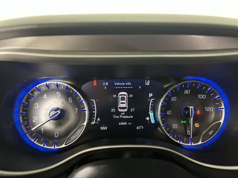 Used 2024 Chrysler Pacifica Touring-L image 17