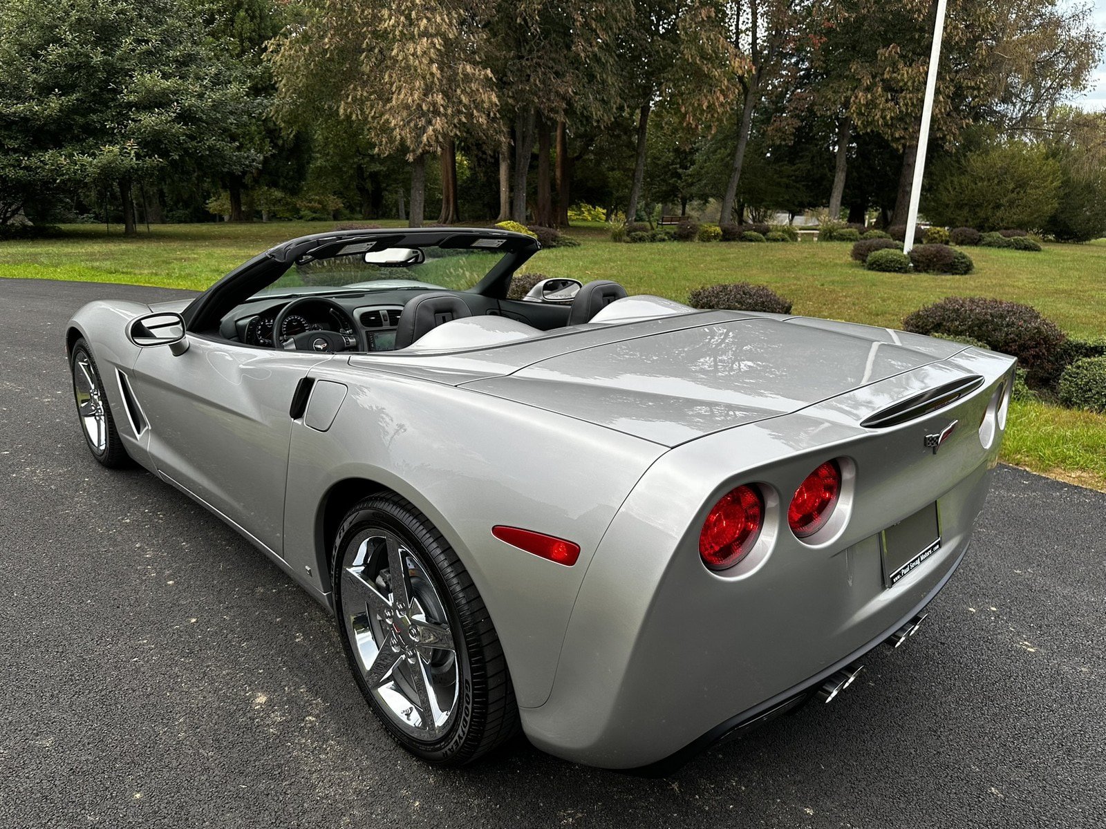 Used 2007 Chevrolet Corvette Convertible w/ Preferred Equipment Group RWD image 7