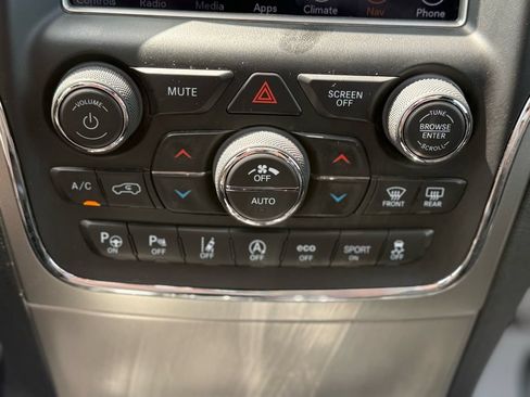 Used 2018 Jeep Grand Cherokee Overland AWD/4WD image 18