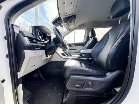 Certified 2024 Kia Carnival LX image 16