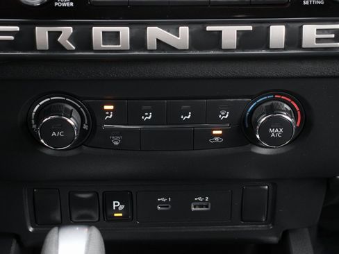 Used 2025 Nissan Frontier SV image 27